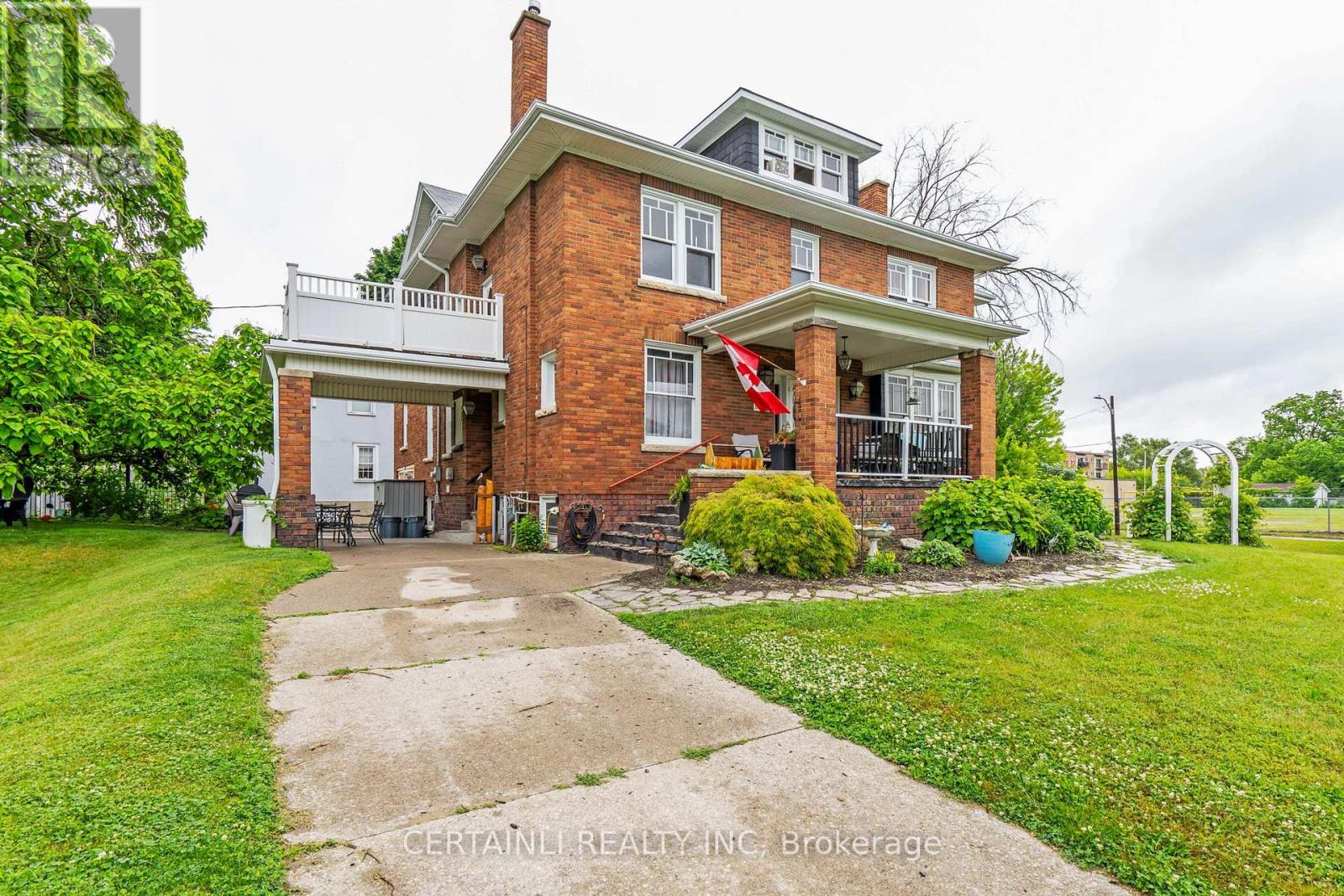 218 London Road, Sarnia, Ontario  N7T 4V5 - Photo 2 - X12373602