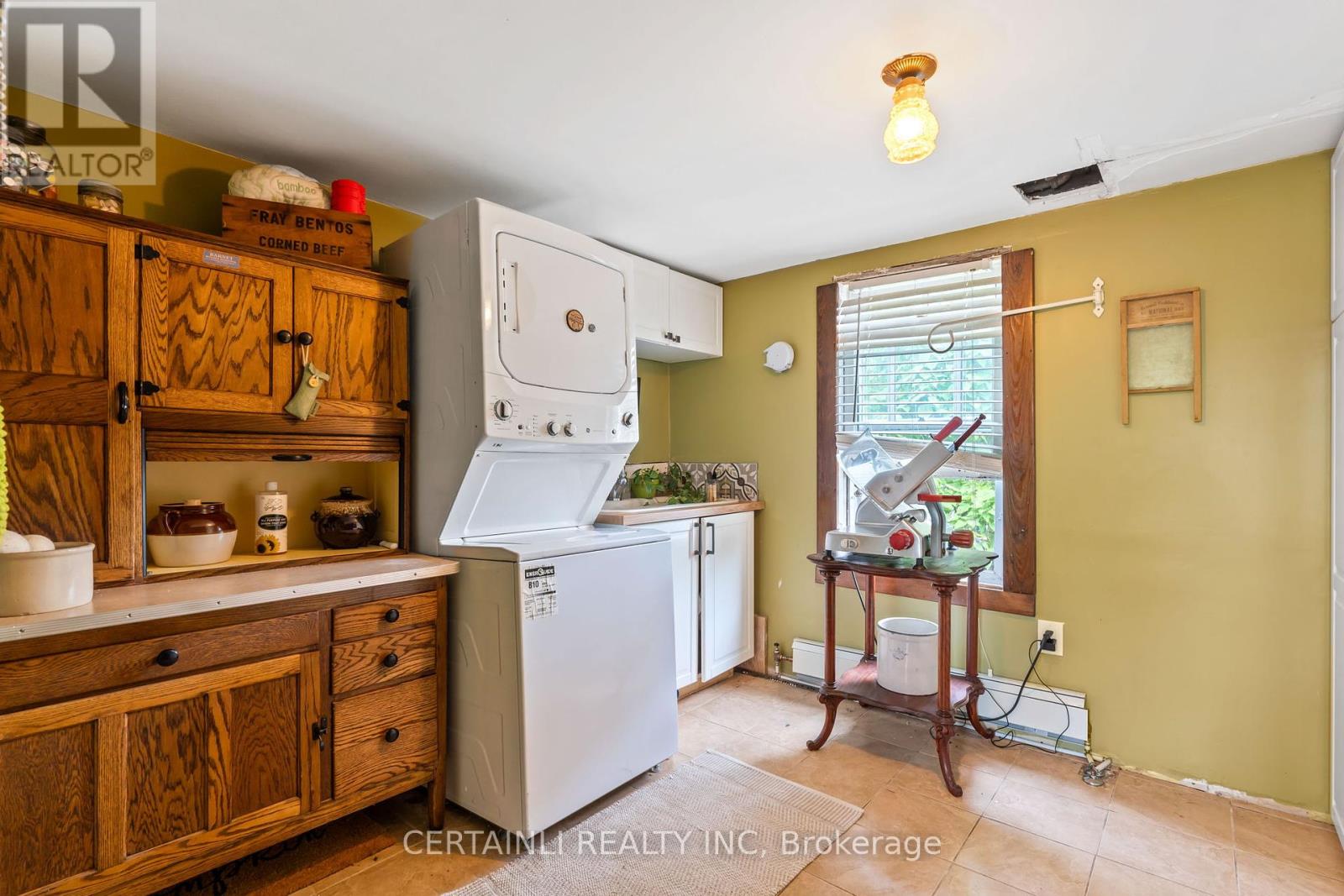 218 London Road, Sarnia, Ontario  N7T 4V5 - Photo 23 - X12373602
