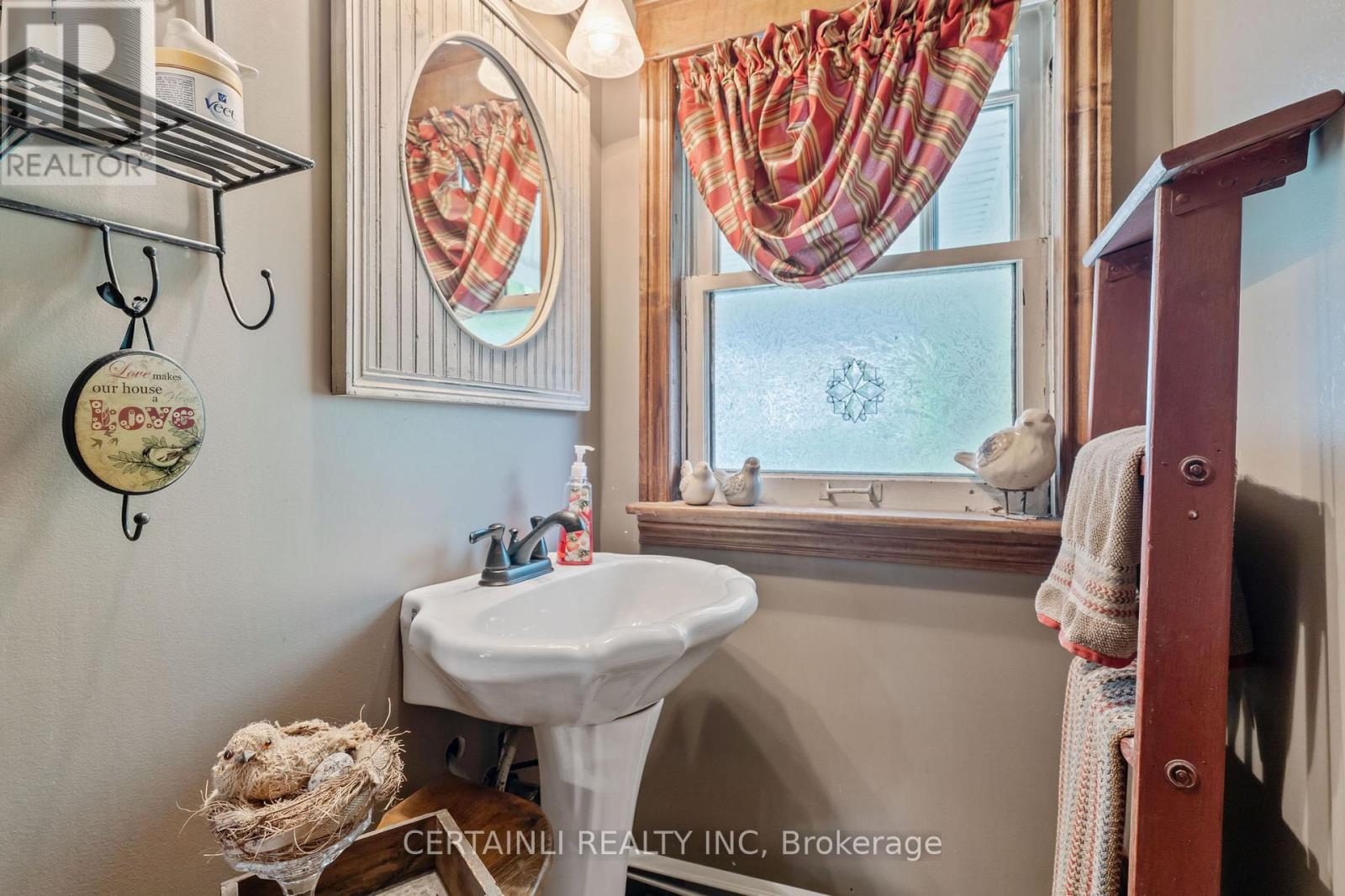 218 London Road, Sarnia, Ontario  N7T 4V5 - Photo 24 - X12373602