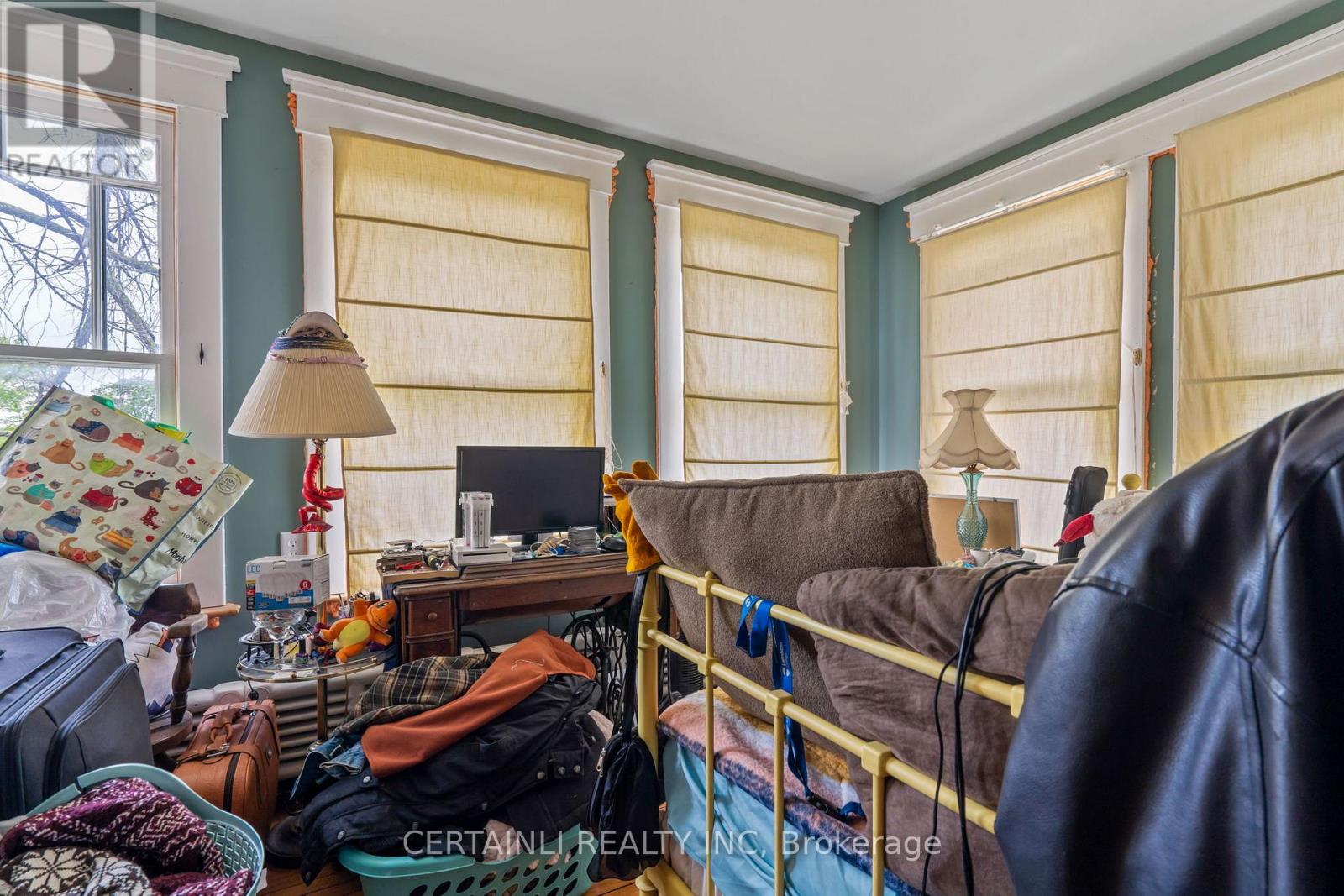 218 London Road, Sarnia, Ontario  N7T 4V5 - Photo 28 - X12373602
