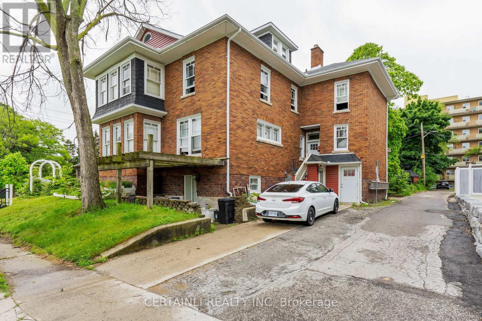 218 London Road, Sarnia, Ontario  N7T 4V5 - Photo 4 - X12373602