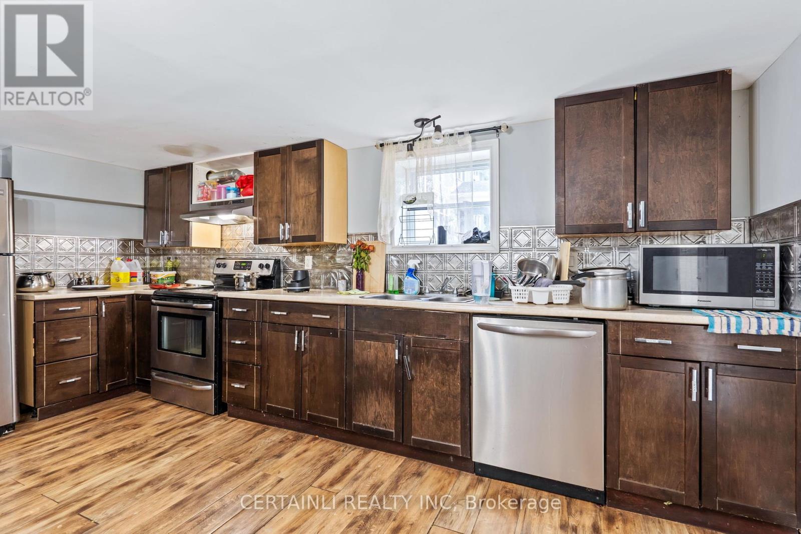 218 London Road, Sarnia, Ontario  N7T 4V5 - Photo 41 - X12373602