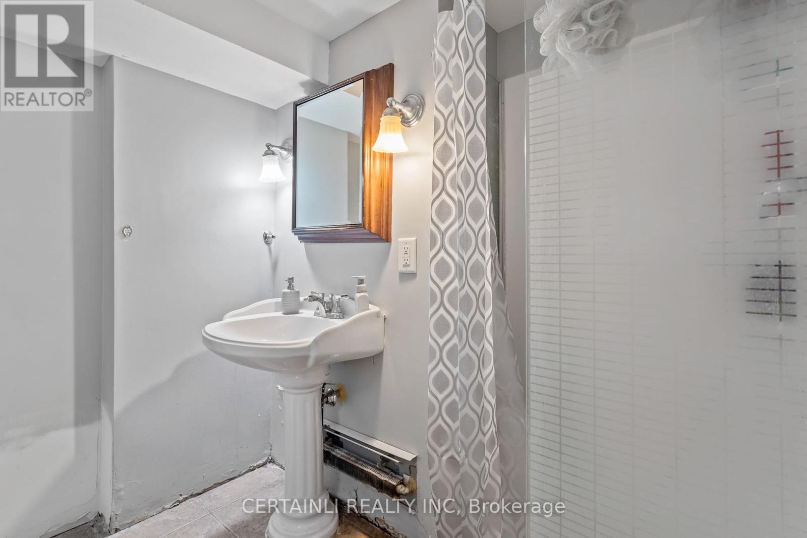 218 London Road, Sarnia, Ontario  N7T 4V5 - Photo 47 - X12373602