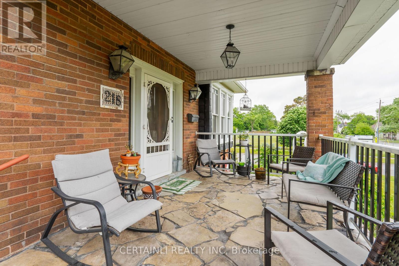 218 London Road, Sarnia, Ontario  N7T 4V5 - Photo 6 - X12373602