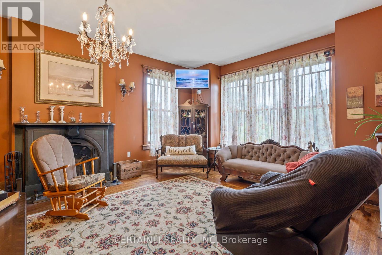 218 London Road, Sarnia, Ontario  N7T 4V5 - Photo 9 - X12373602
