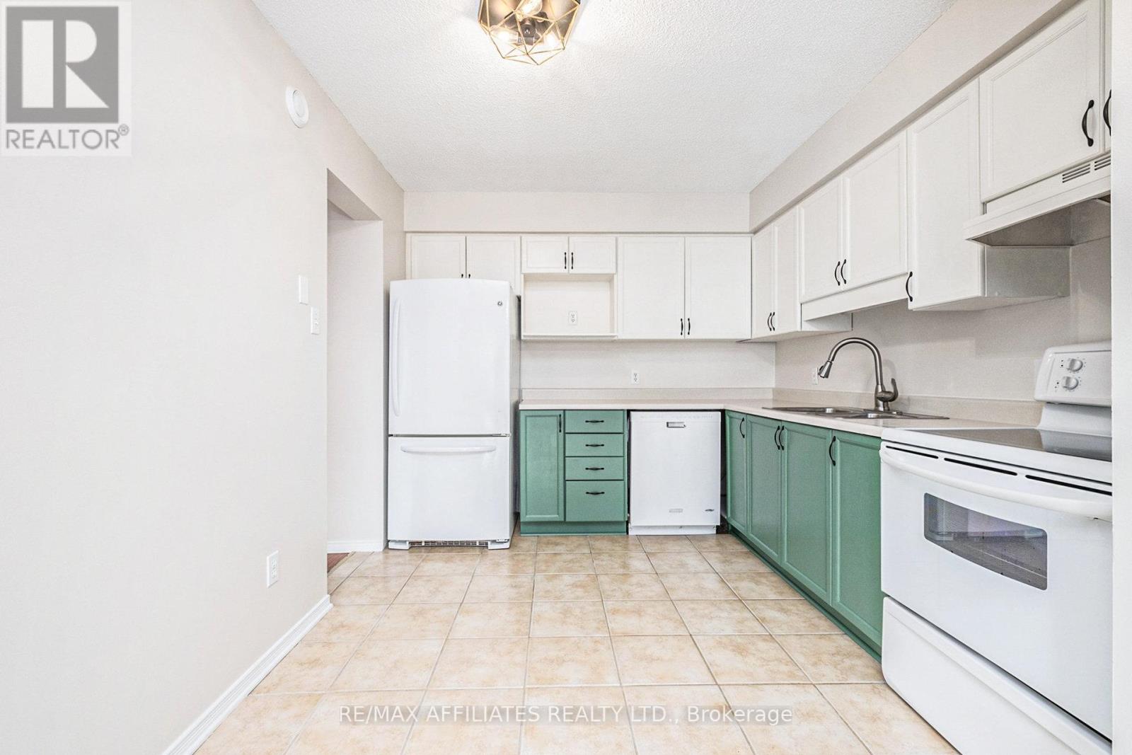 162 Morris Street, Carleton Place, Ontario  K7C 4N2 - Photo 8 - X12373654