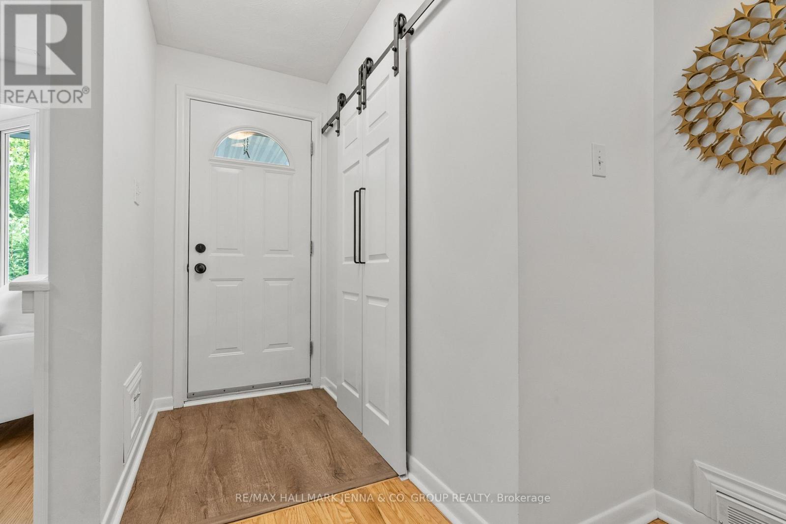 1246 Cobden Road, Ottawa, Ontario  K2C 2Z9 - Photo 3 - X12373699