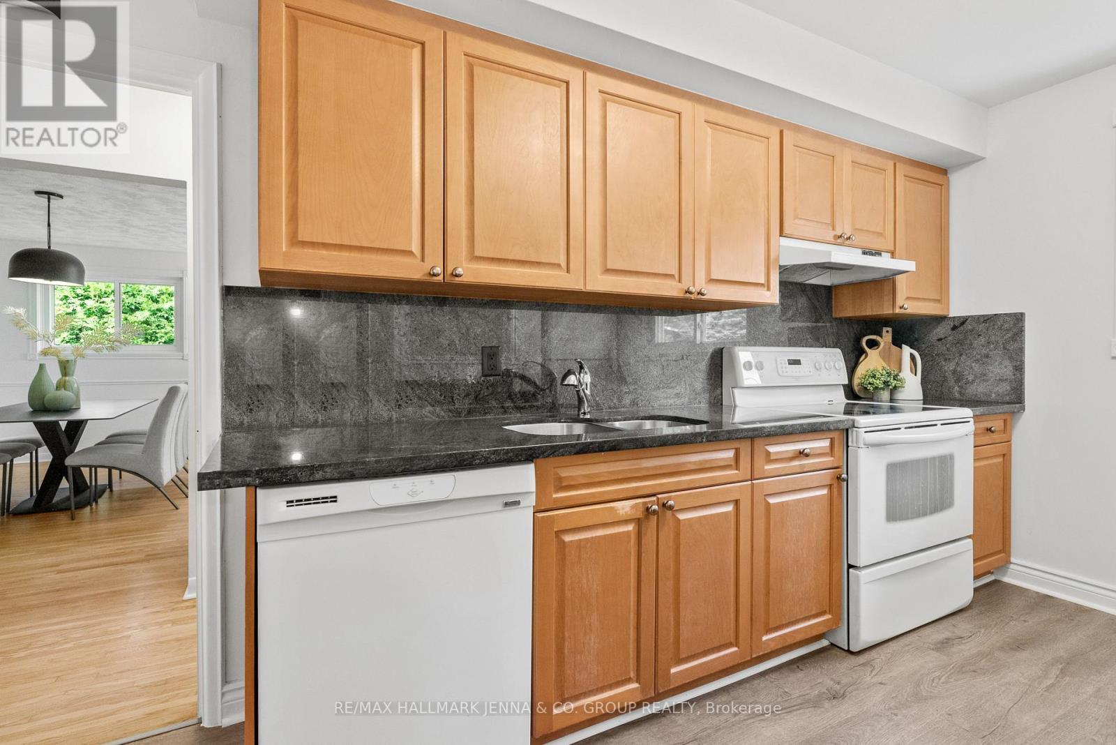1246 Cobden Road, Ottawa, Ontario  K2C 2Z9 - Photo 9 - X12373699