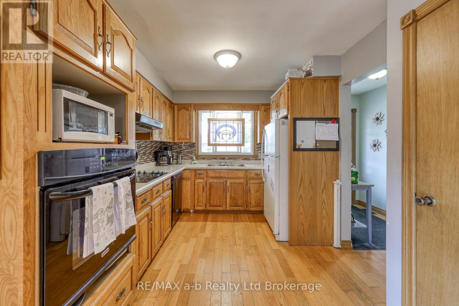 42 John Davies Drive, Woodstock, Ontario  N4T 1N3 - Photo 12 - X12373608