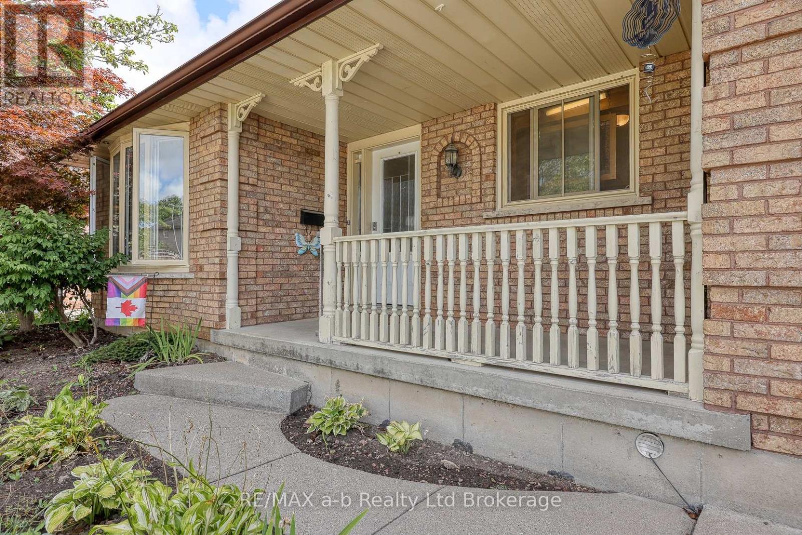 42 John Davies Drive, Woodstock, Ontario  N4T 1N3 - Photo 2 - X12373608