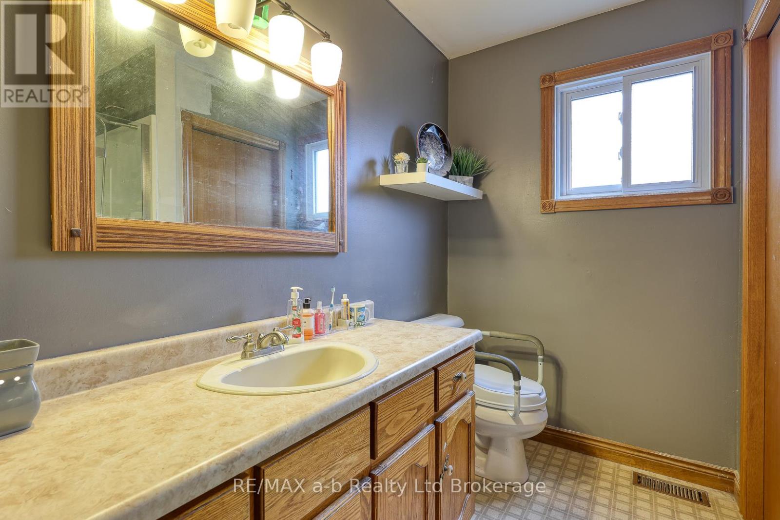 42 John Davies Drive, Woodstock, Ontario  N4T 1N3 - Photo 22 - X12373608