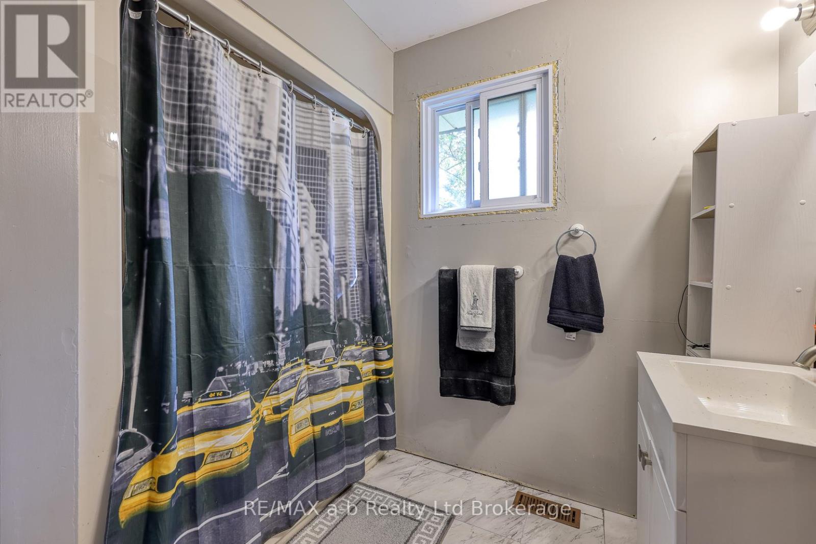 42 John Davies Drive, Woodstock, Ontario  N4T 1N3 - Photo 28 - X12373608