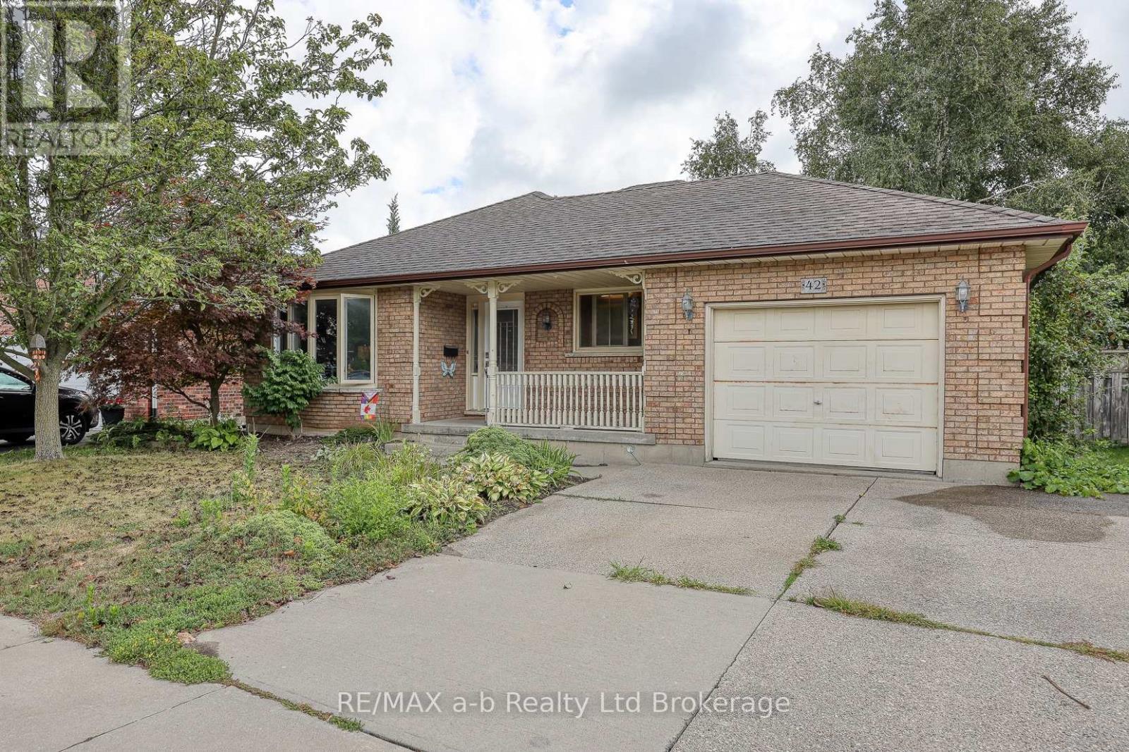 42 John Davies Drive, Woodstock, Ontario  N4T 1N3 - Photo 33 - X12373608