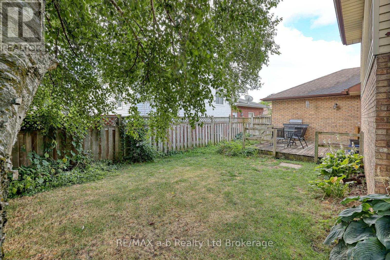 42 John Davies Drive, Woodstock, Ontario  N4T 1N3 - Photo 7 - X12373608