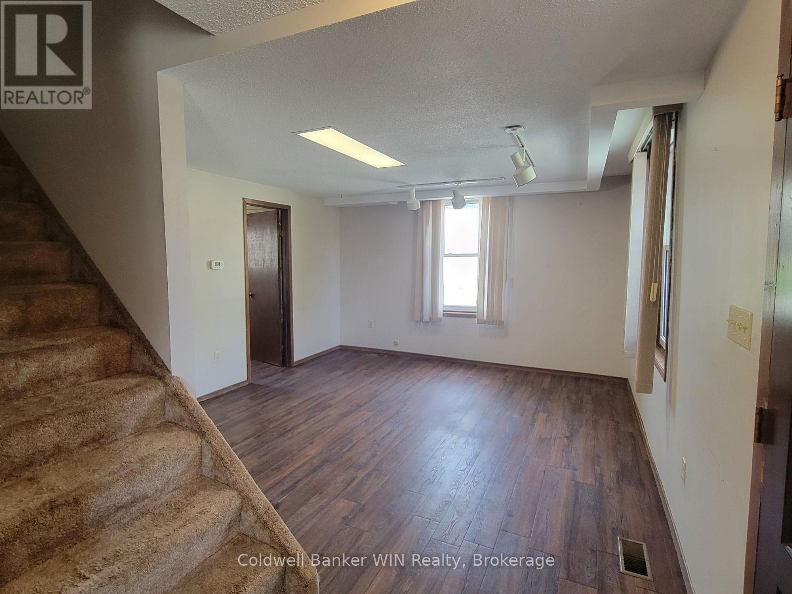 120 King Street E, Wellington North, Ontario  N0G 2L2 - Photo 15 - X12373603