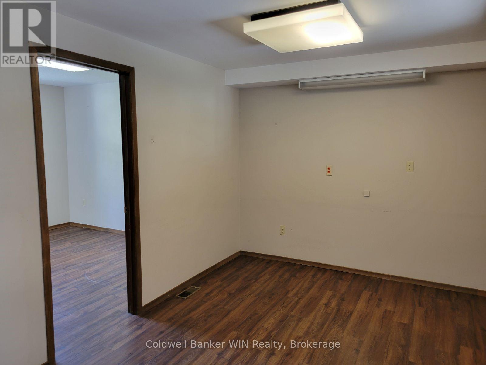 120 King Street E, Wellington North, Ontario  N0G 2L2 - Photo 18 - X12373603
