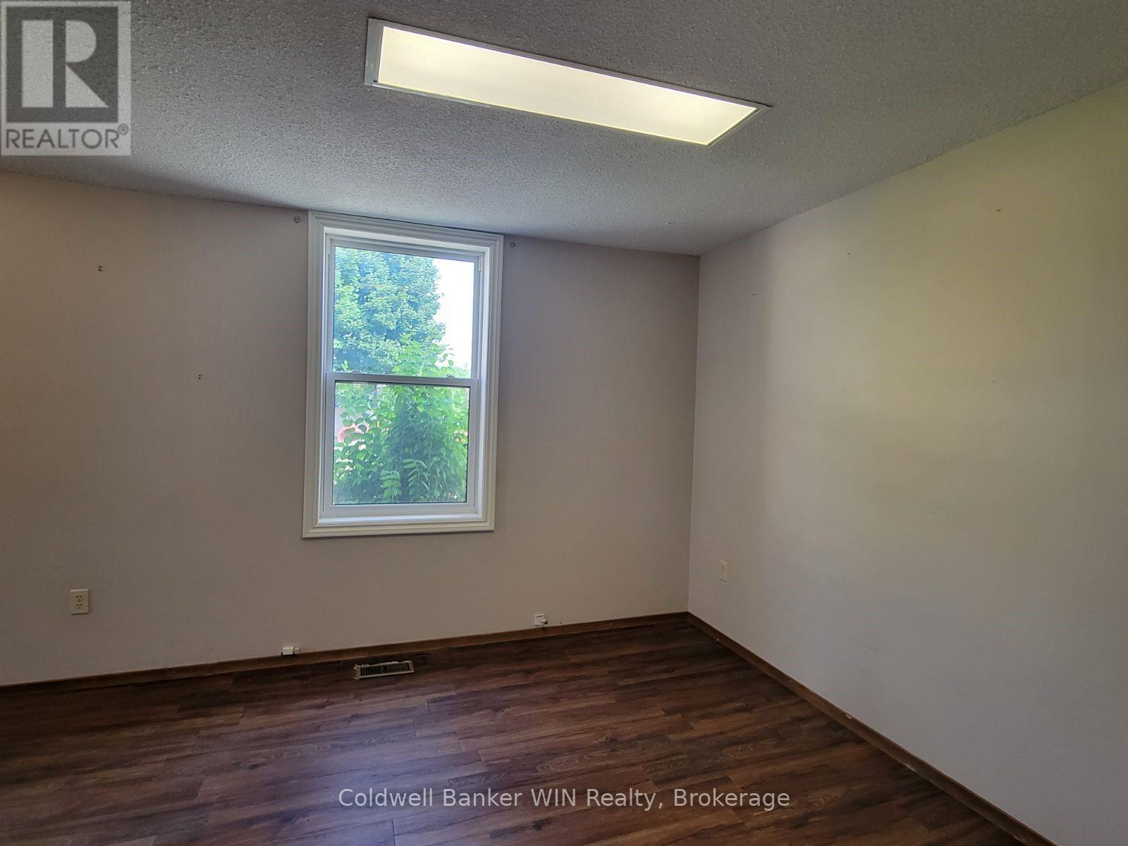 120 King Street E, Wellington North, Ontario  N0G 2L2 - Photo 19 - X12373603