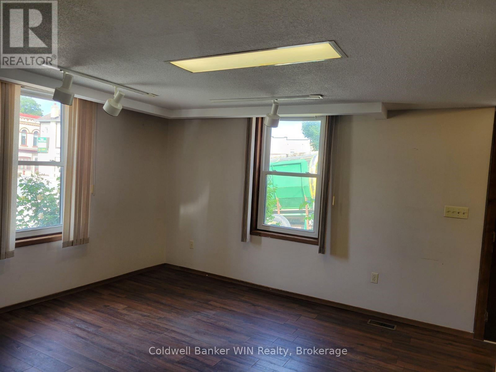 120 King Street E, Wellington North, Ontario  N0G 2L2 - Photo 20 - X12373603