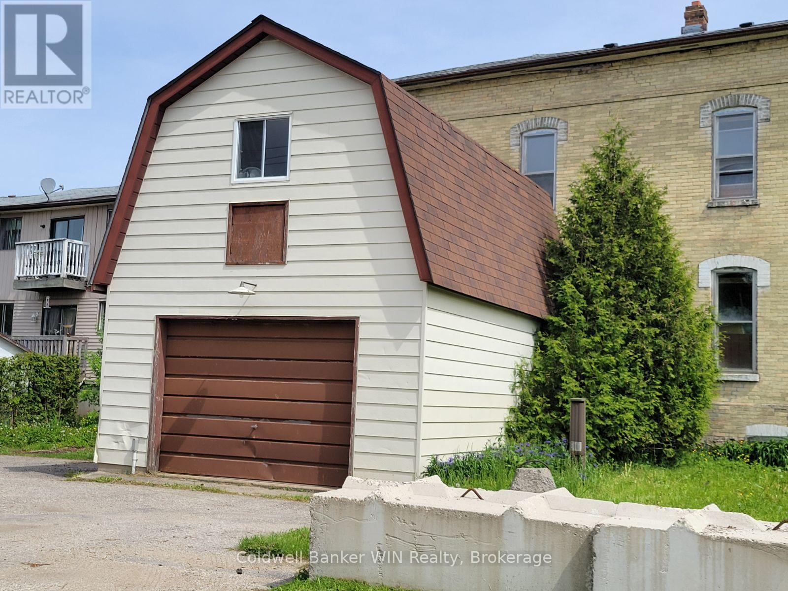 120 King Street E, Wellington North, Ontario  N0G 2L2 - Photo 5 - X12373603