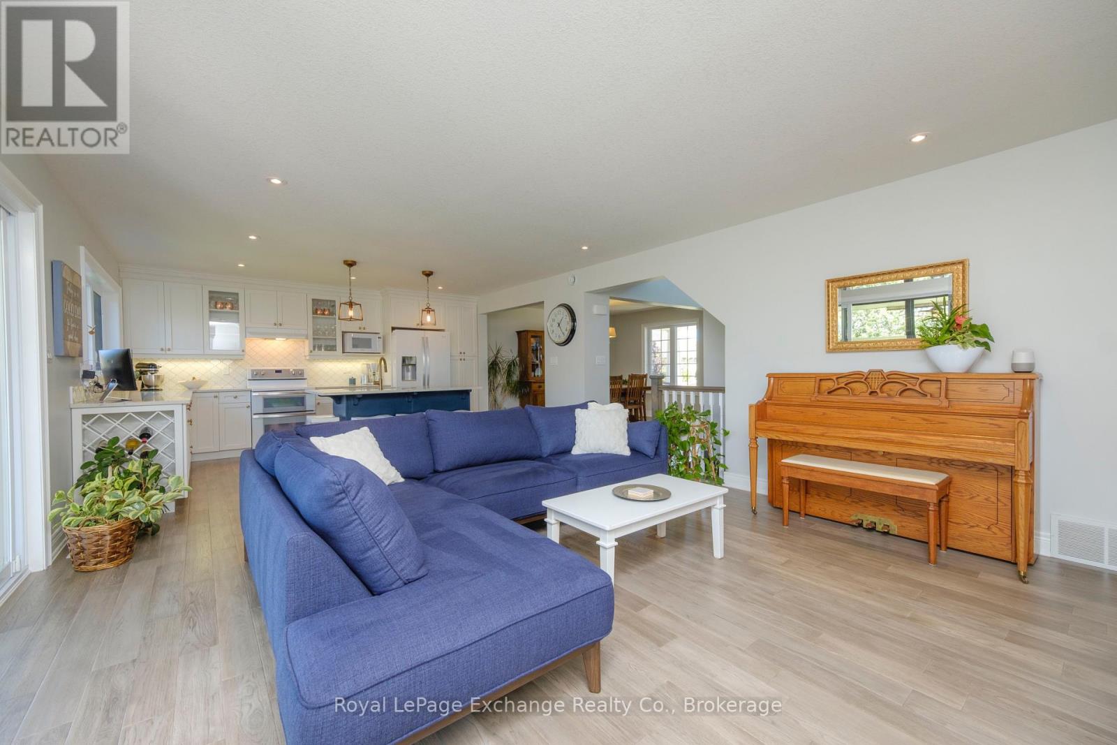 218 Wieck Boulevard, Kincardine, Ontario  N2Z 0A9 - Photo 17 - X12373694