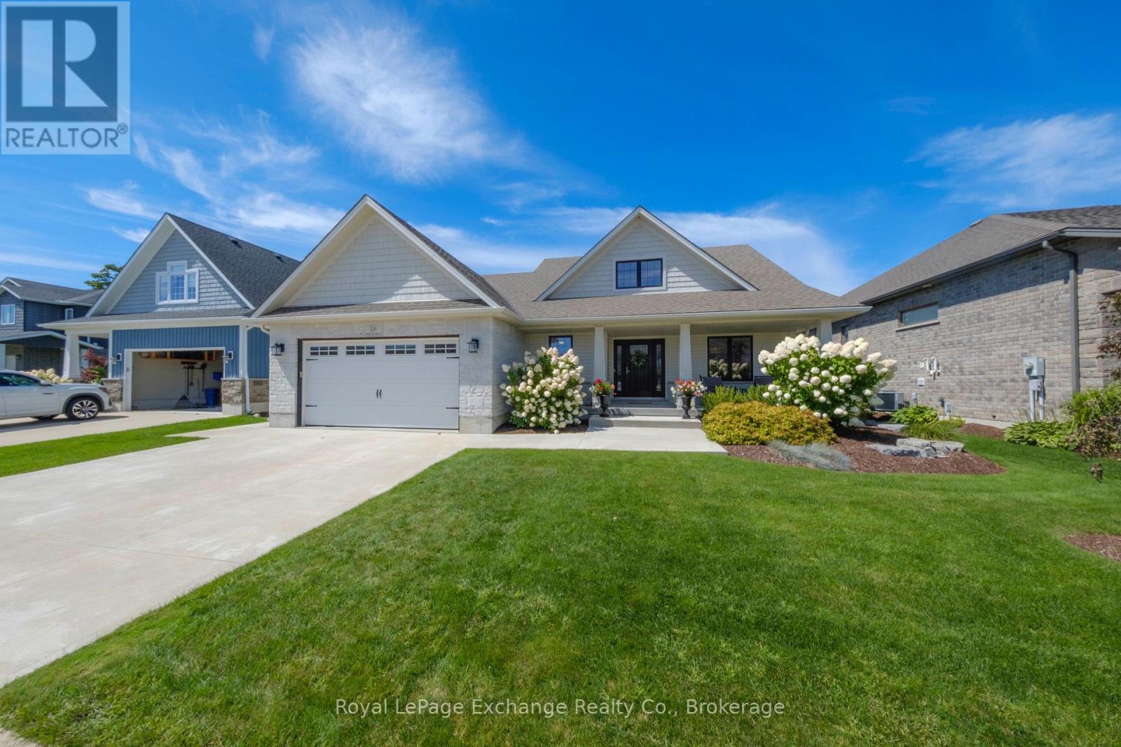 218 Wieck Boulevard, Kincardine, Ontario  N2Z 0A9 - Photo 2 - X12373694