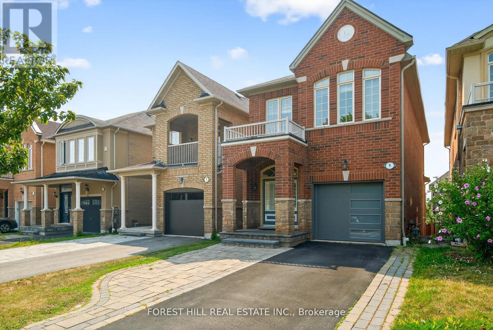 9 Robert Green Crescent, Vaughan (Patterson), Ontario  L6A 0V6 - Photo 2 - N12373452
