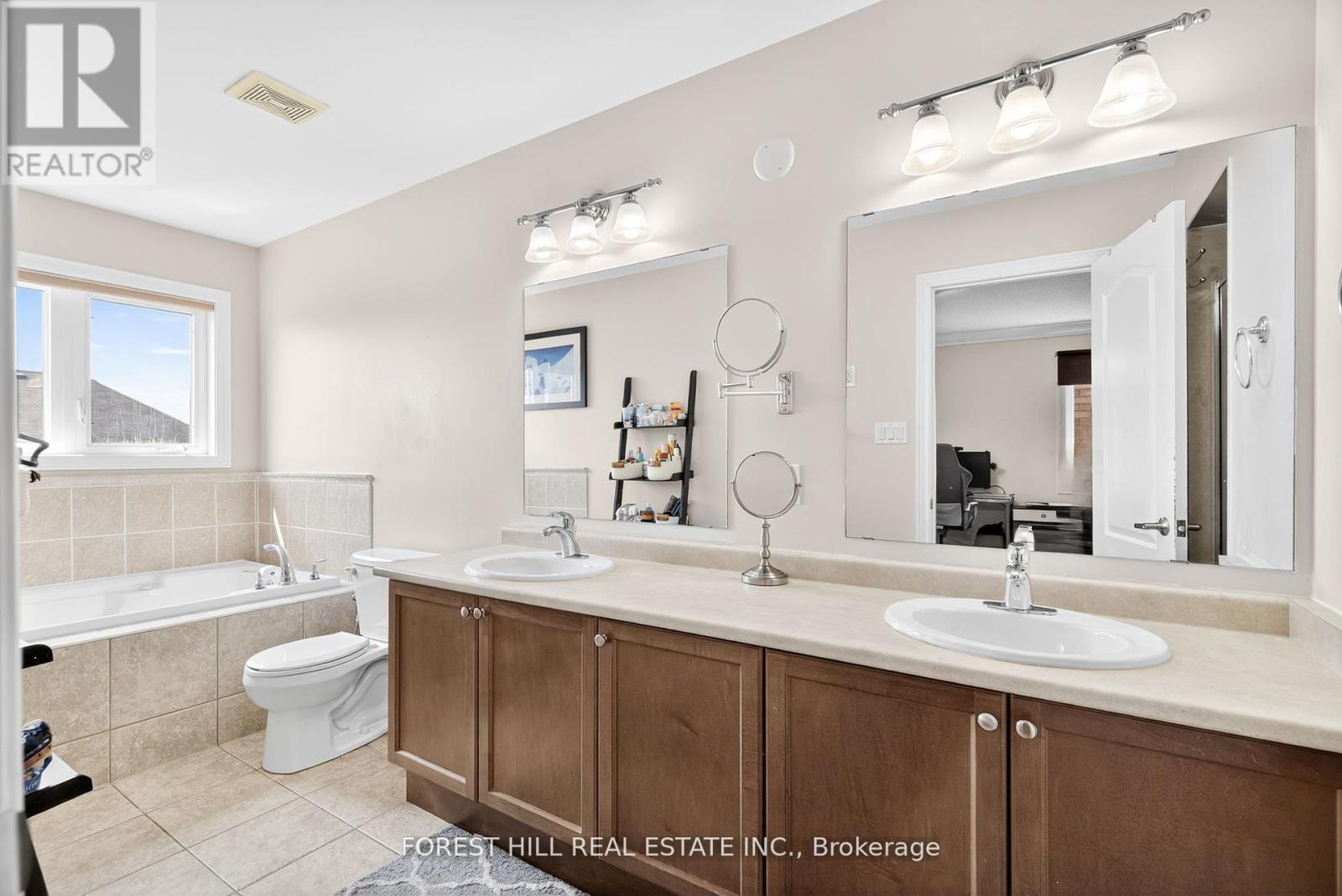 9 Robert Green Crescent, Vaughan (Patterson), Ontario  L6A 0V6 - Photo 20 - N12373452
