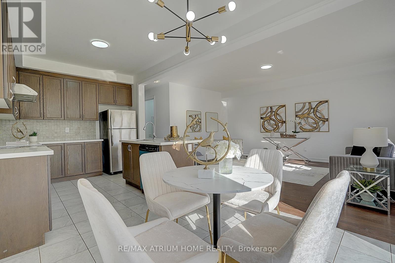 26 Decast Crescent, Markham, Ontario  L6B 1N6 - Photo 10 - N12373579