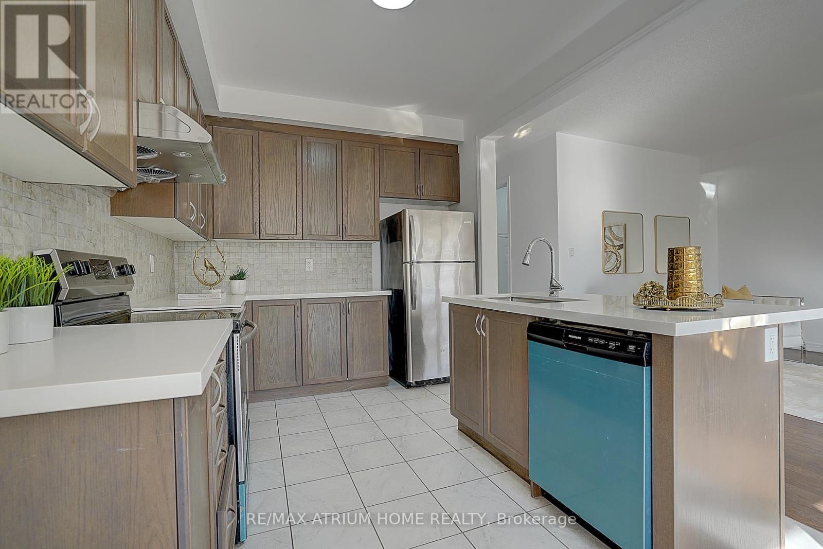 26 Decast Crescent, Markham, Ontario  L6B 1N6 - Photo 11 - N12373579