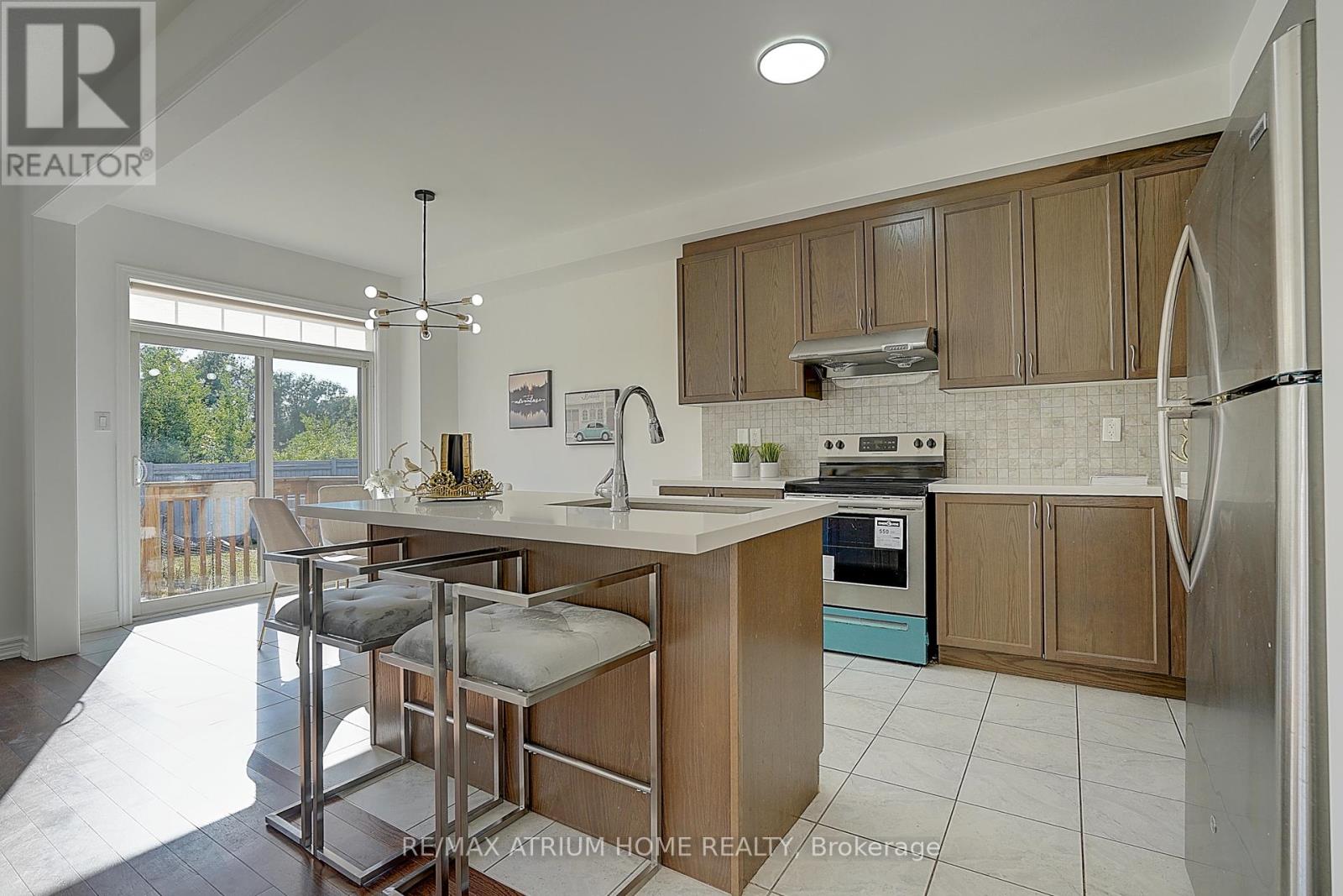 26 Decast Crescent, Markham, Ontario  L6B 1N6 - Photo 6 - N12373579