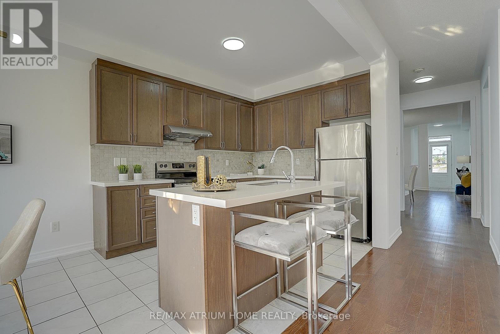 26 Decast Crescent, Markham, Ontario  L6B 1N6 - Photo 9 - N12373579