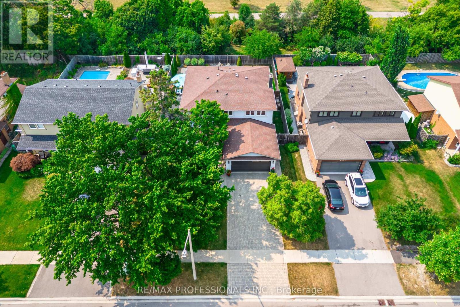 2357 Kenbarb Road, Mississauga (Cooksville), Ontario  L5B 2E9 - Photo 2 - W12373398