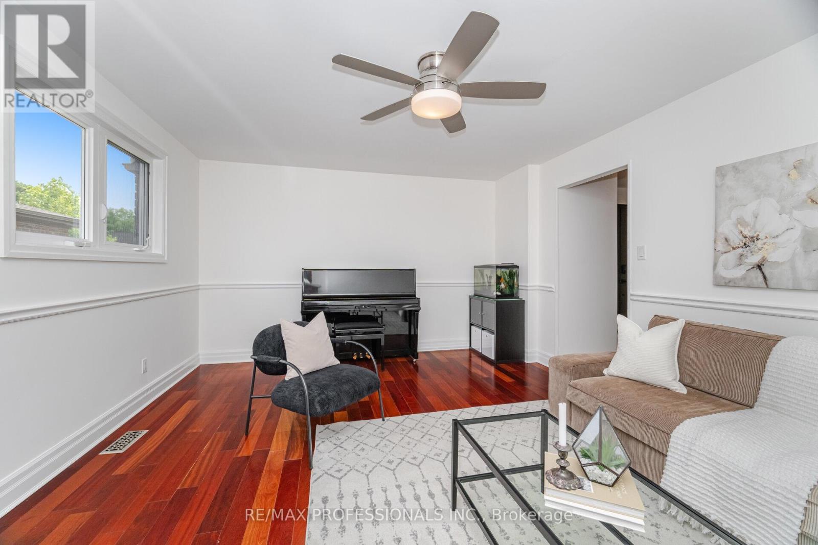 2357 Kenbarb Road, Mississauga (Cooksville), Ontario  L5B 2E9 - Photo 20 - W12373398