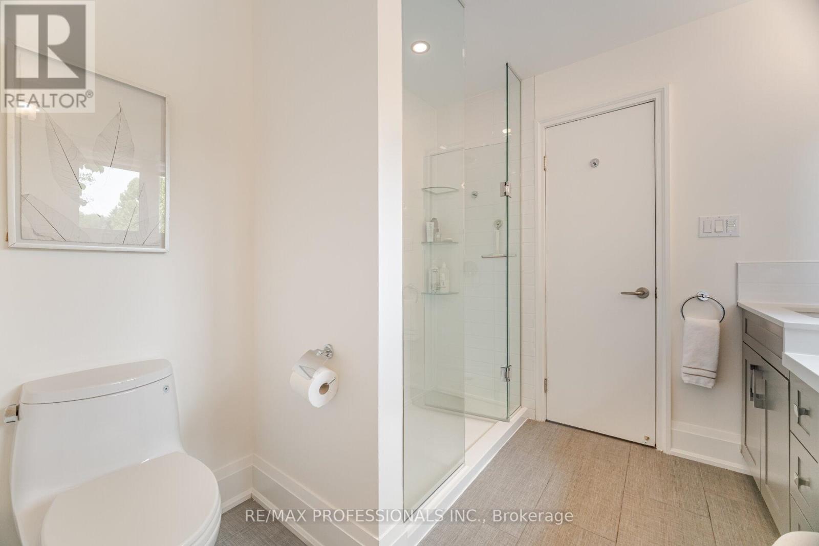 2357 Kenbarb Road, Mississauga (Cooksville), Ontario  L5B 2E9 - Photo 30 - W12373398