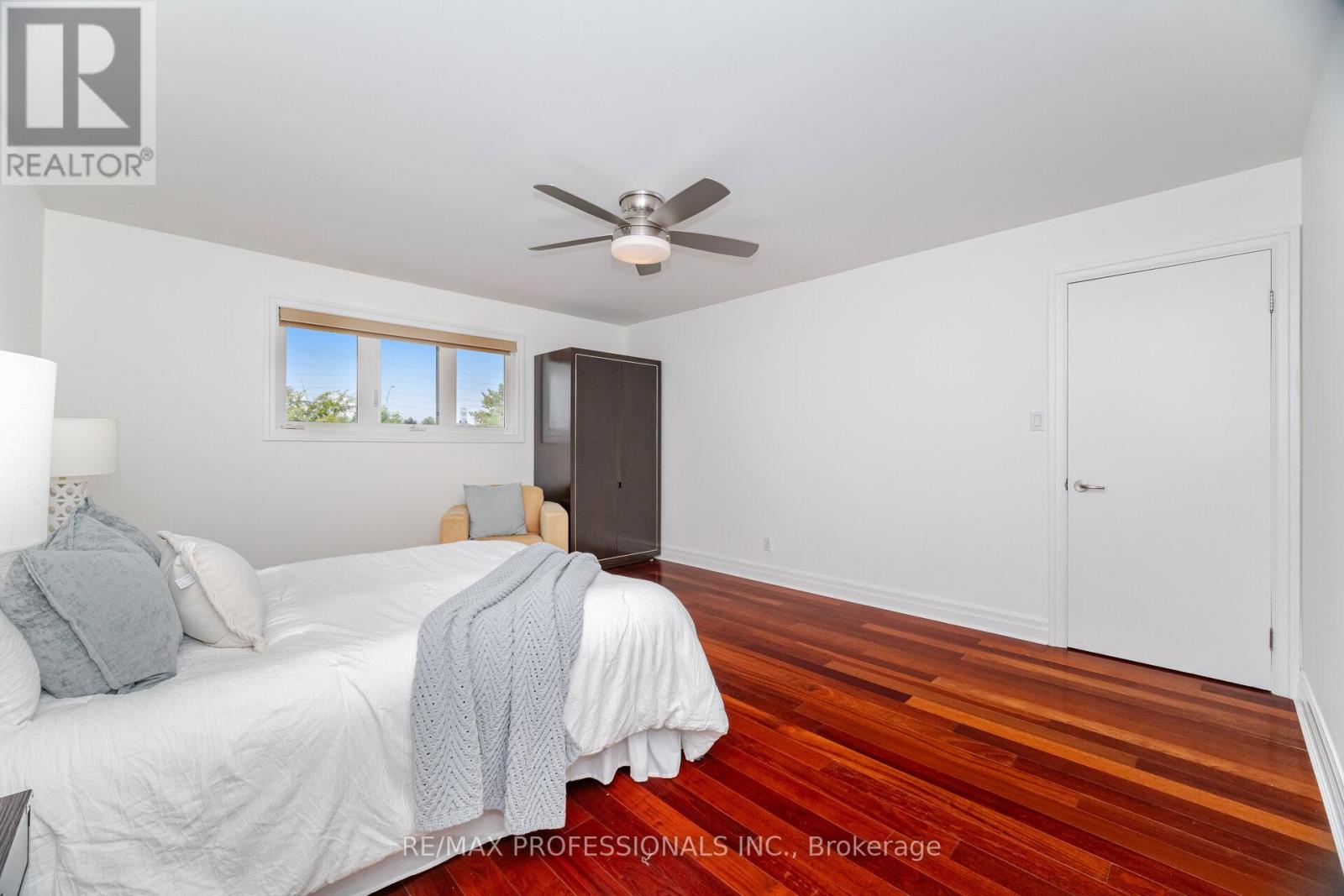 2357 Kenbarb Road, Mississauga (Cooksville), Ontario  L5B 2E9 - Photo 35 - W12373398
