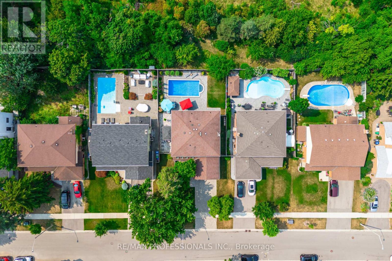 2357 Kenbarb Road, Mississauga (Cooksville), Ontario  L5B 2E9 - Photo 4 - W12373398