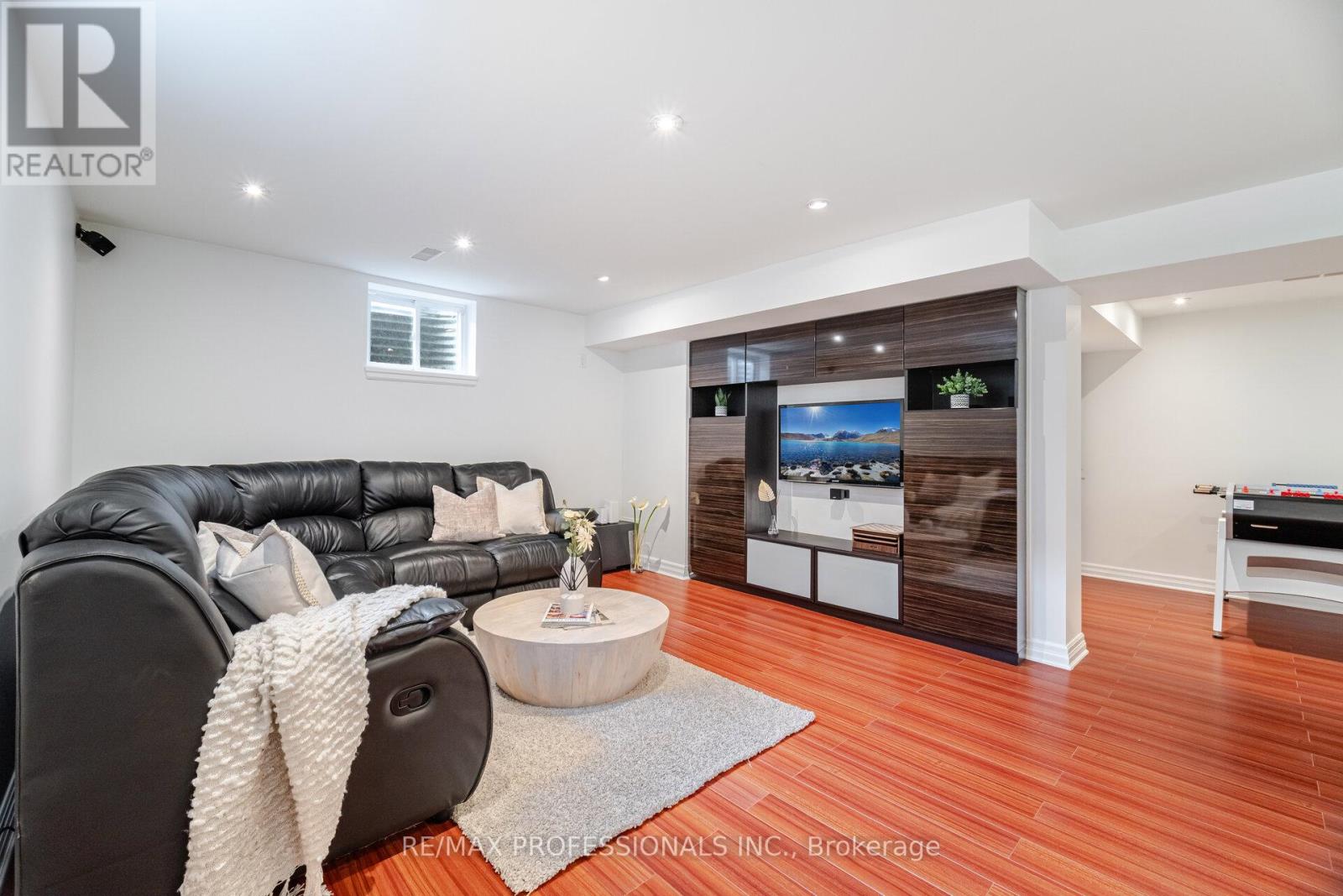 2357 Kenbarb Road, Mississauga (Cooksville), Ontario  L5B 2E9 - Photo 41 - W12373398