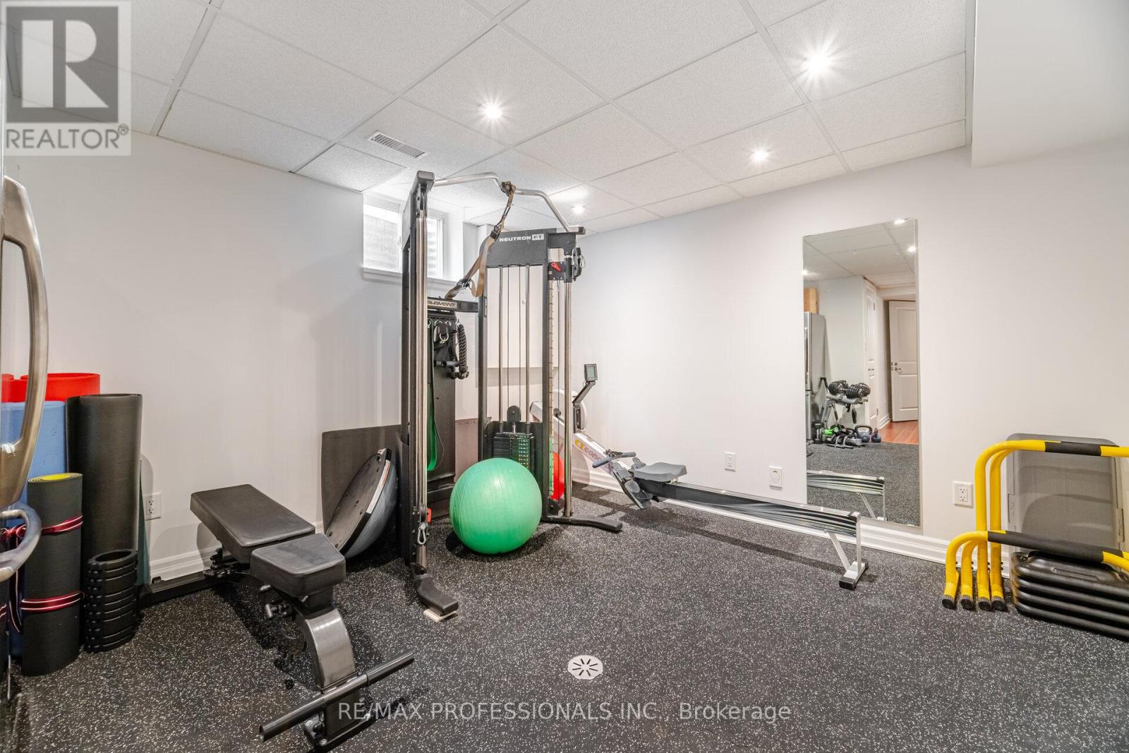 2357 Kenbarb Road, Mississauga (Cooksville), Ontario  L5B 2E9 - Photo 45 - W12373398