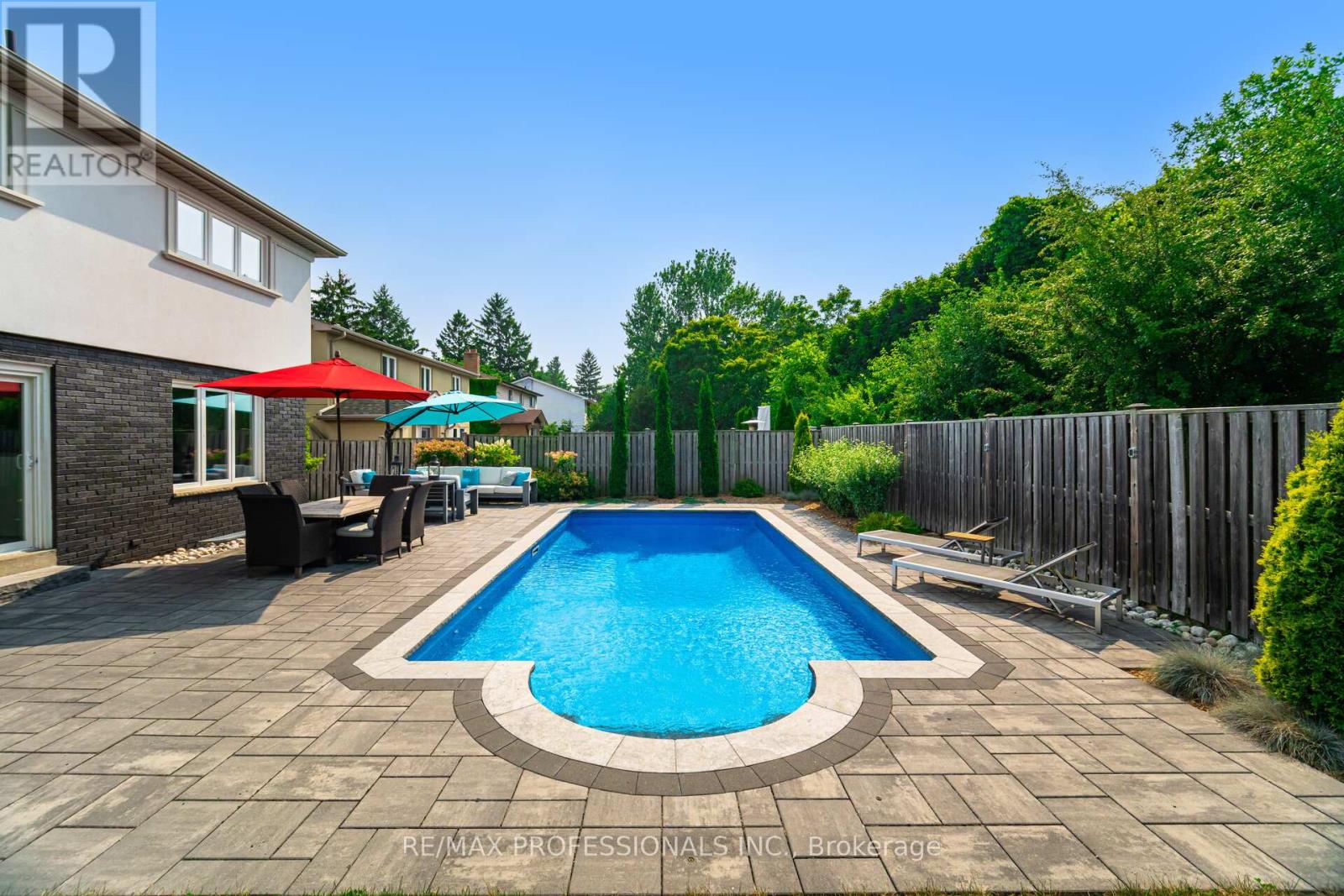 2357 Kenbarb Road, Mississauga (Cooksville), Ontario  L5B 2E9 - Photo 46 - W12373398