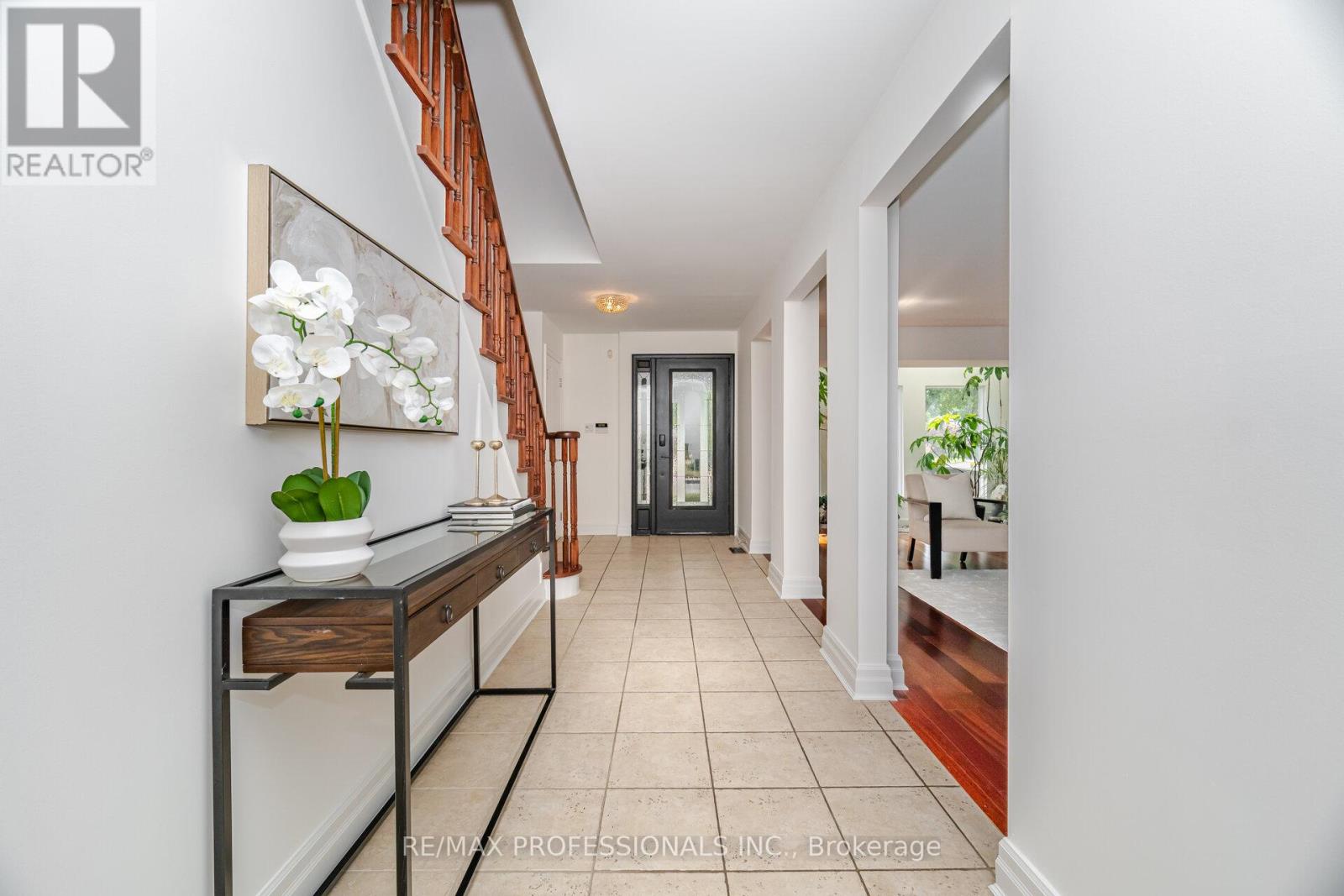 2357 Kenbarb Road, Mississauga (Cooksville), Ontario  L5B 2E9 - Photo 5 - W12373398
