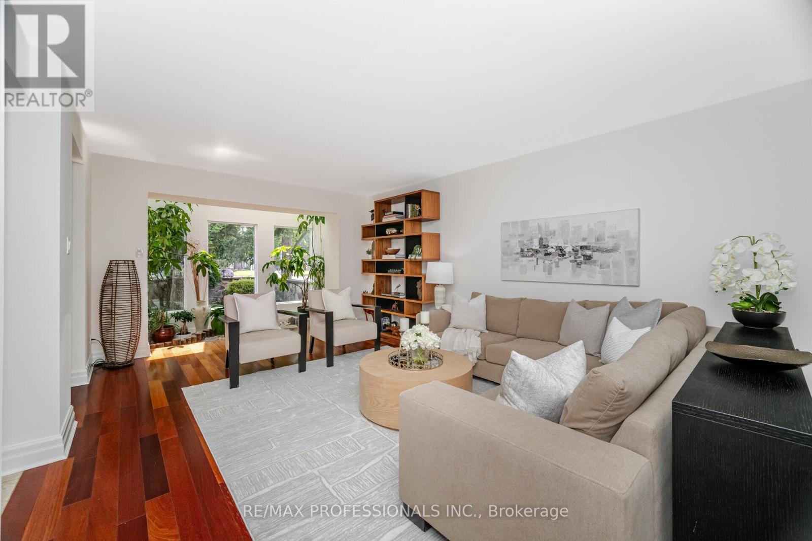 2357 Kenbarb Road, Mississauga (Cooksville), Ontario  L5B 2E9 - Photo 6 - W12373398