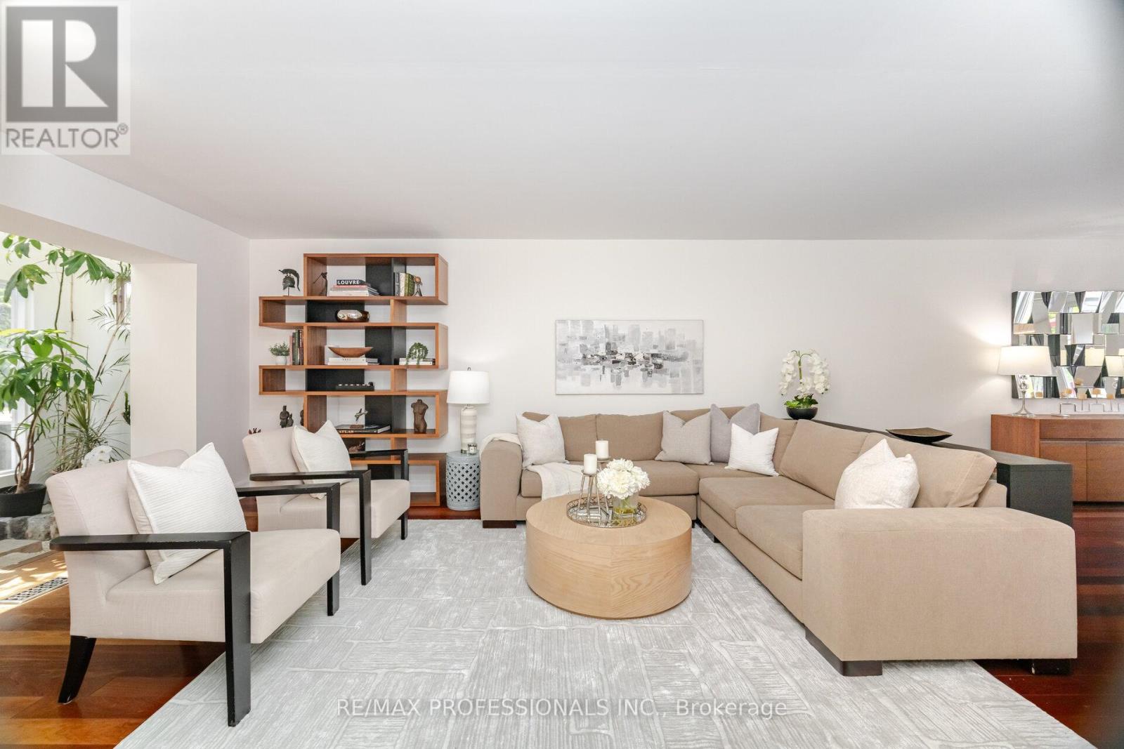 2357 Kenbarb Road, Mississauga (Cooksville), Ontario  L5B 2E9 - Photo 7 - W12373398