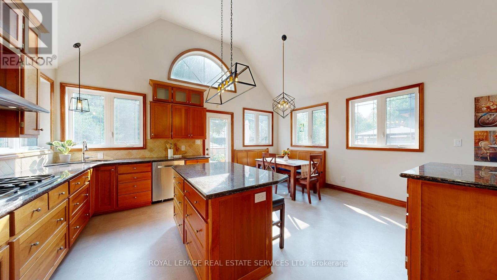 105 Botfield Avenue, Toronto, Ontario  M9B 4E6 - Photo 15 - W12373429