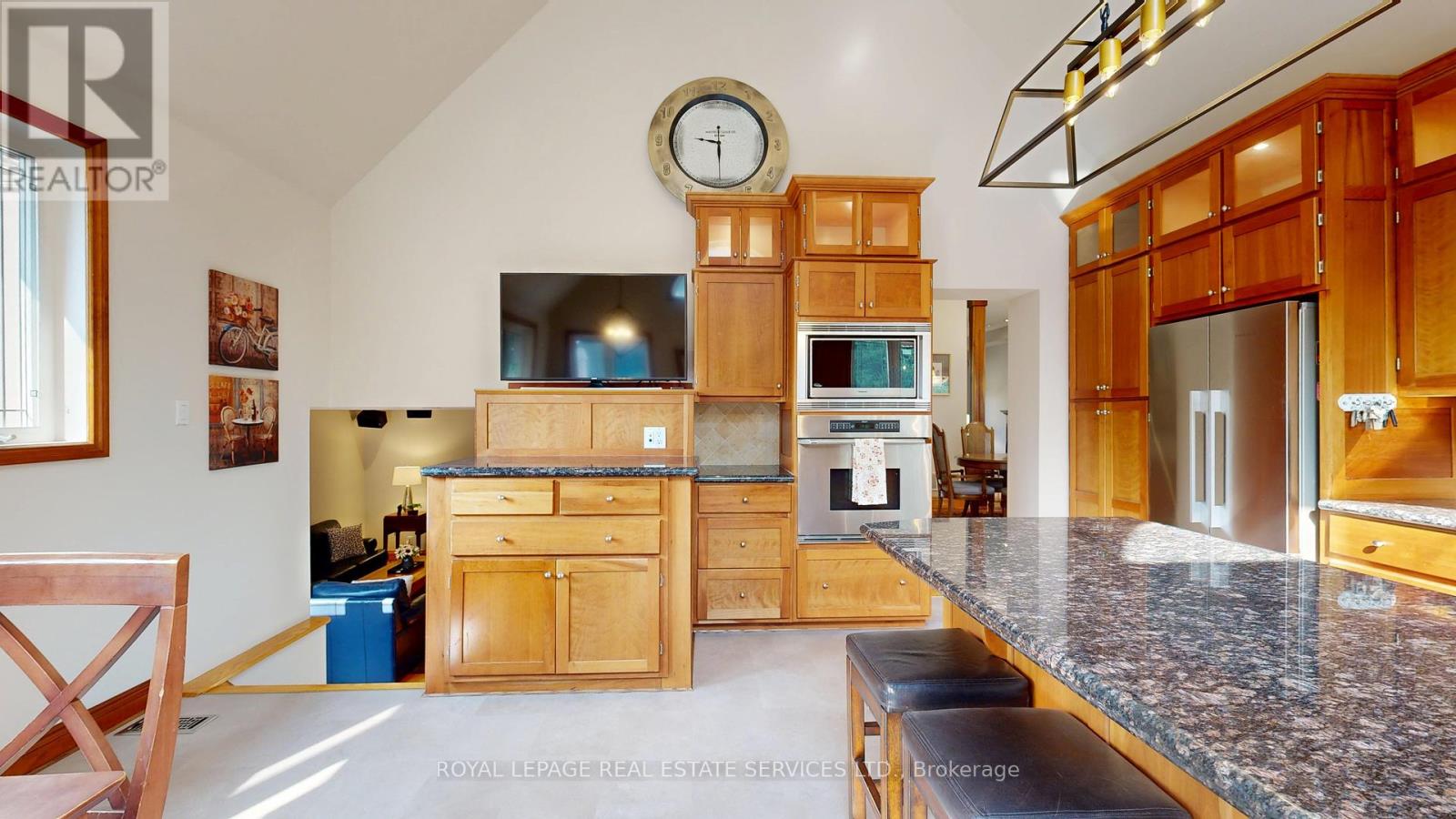 105 Botfield Avenue, Toronto, Ontario  M9B 4E6 - Photo 19 - W12373429