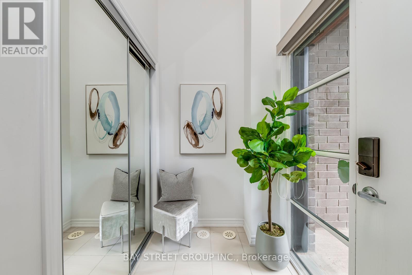 371 Athabasca Common, Oakville, Ontario  L6H 0R5 - Photo 4 - W12373445