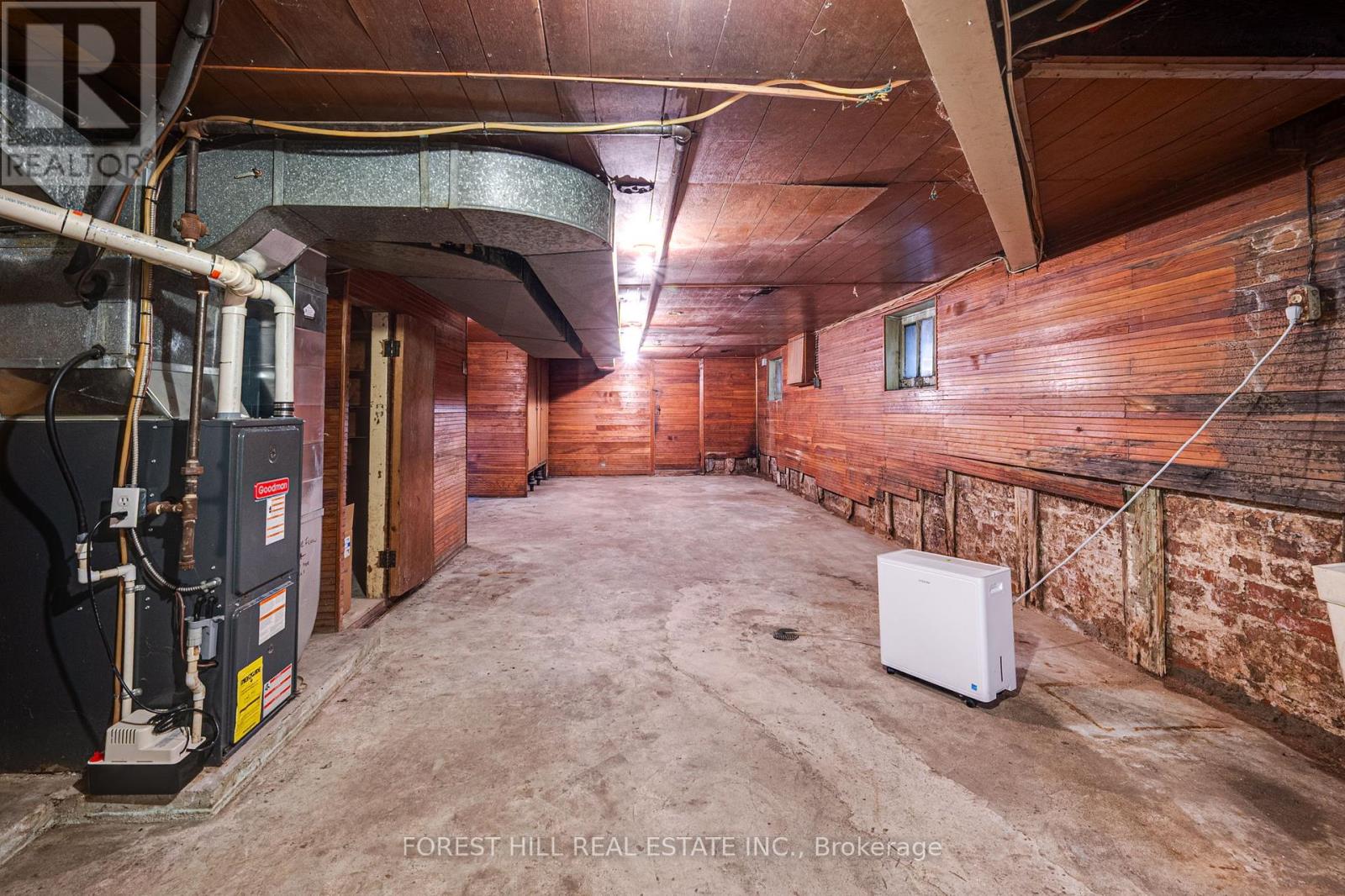 33 Hounslow Heath Road, Toronto, Ontario  M6N 1G7 - Photo 11 - W12373509