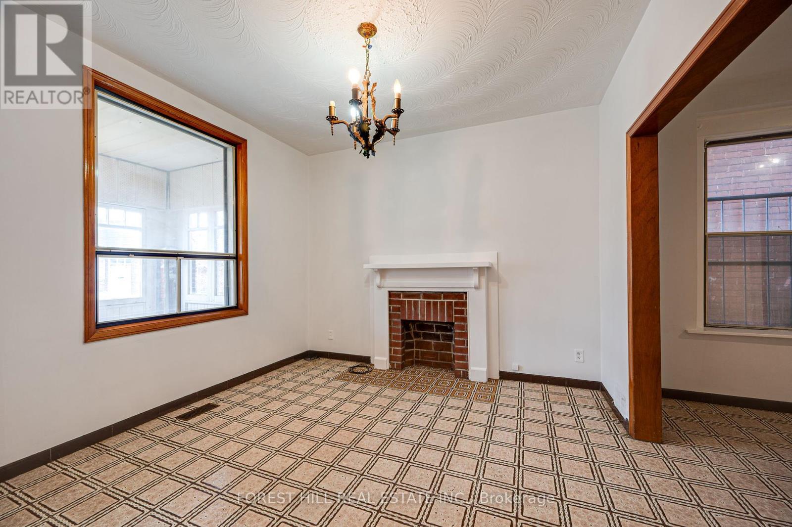 33 Hounslow Heath Road, Toronto, Ontario  M6N 1G7 - Photo 3 - W12373509