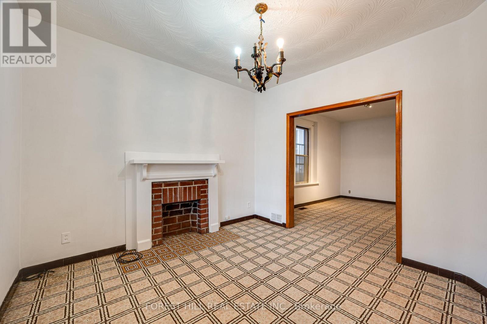 33 Hounslow Heath Road, Toronto, Ontario  M6N 1G7 - Photo 4 - W12373509