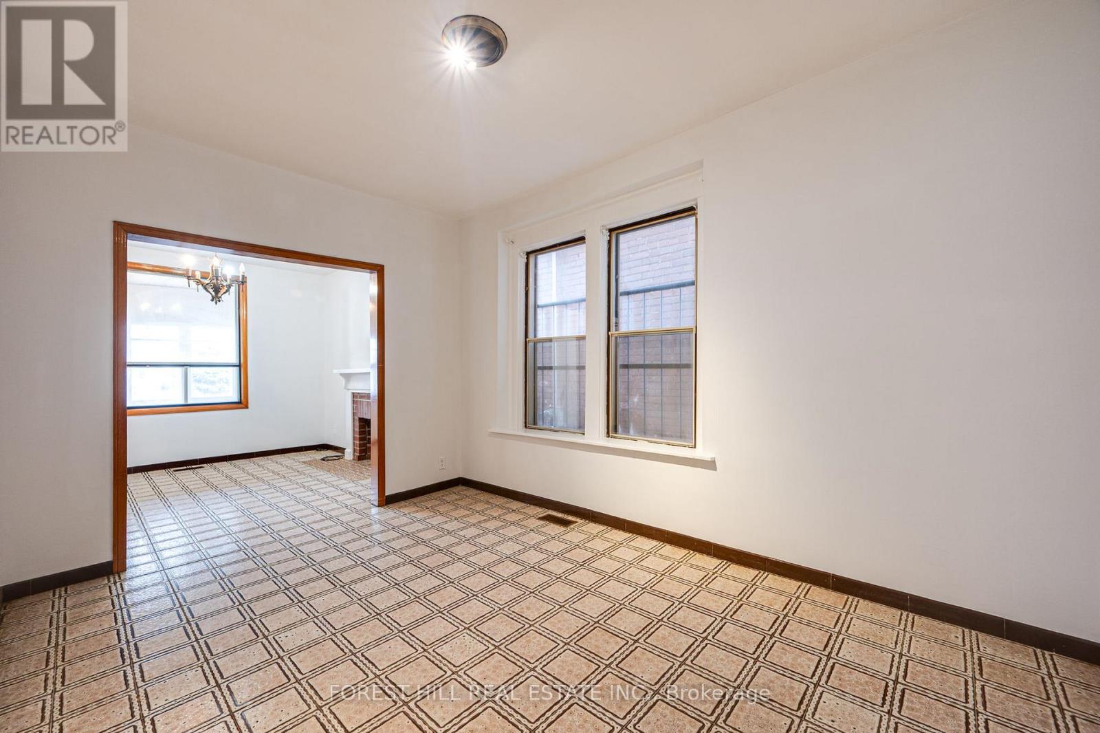 33 Hounslow Heath Road, Toronto, Ontario  M6N 1G7 - Photo 6 - W12373509