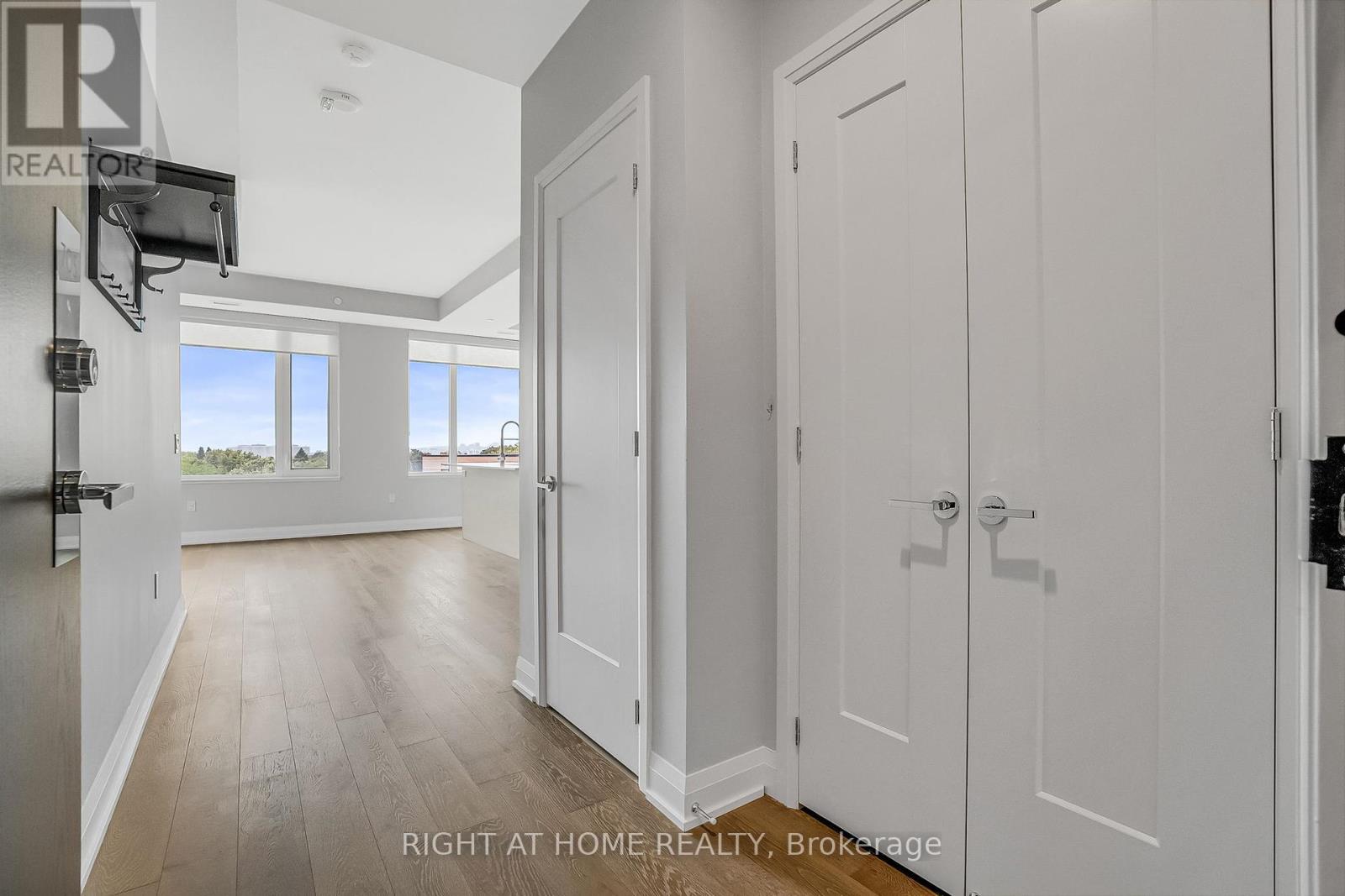 705 - 293 The Kingsway, Toronto, Ontario  M9A 0E8 - Photo 10 - W12373546